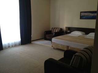 Гостиница Гостевой дом Красногвардейская 41 Геленджик Номер стандарт семейный с 1 двуспальной кроватью-2