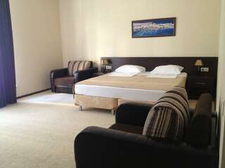 Гостиница Гостевой дом Красногвардейская 41 Геленджик Номер стандарт семейный с 1 двуспальной кроватью-1